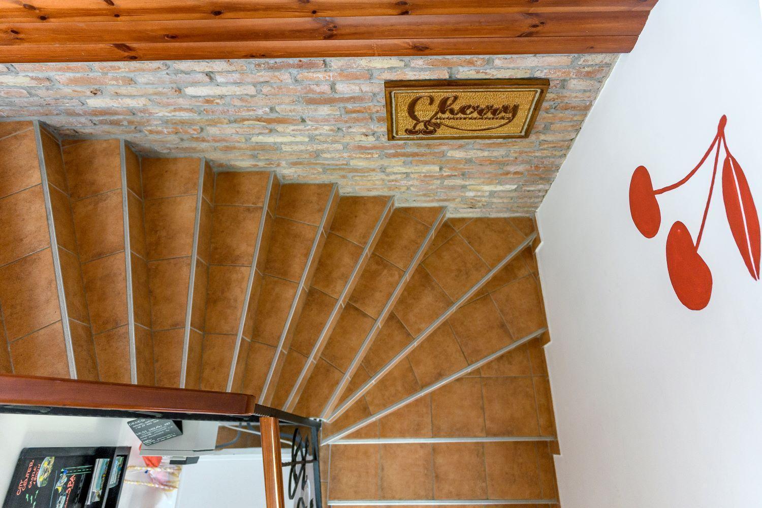 Cherry Apartmanhaz Sarvar Luaran gambar
