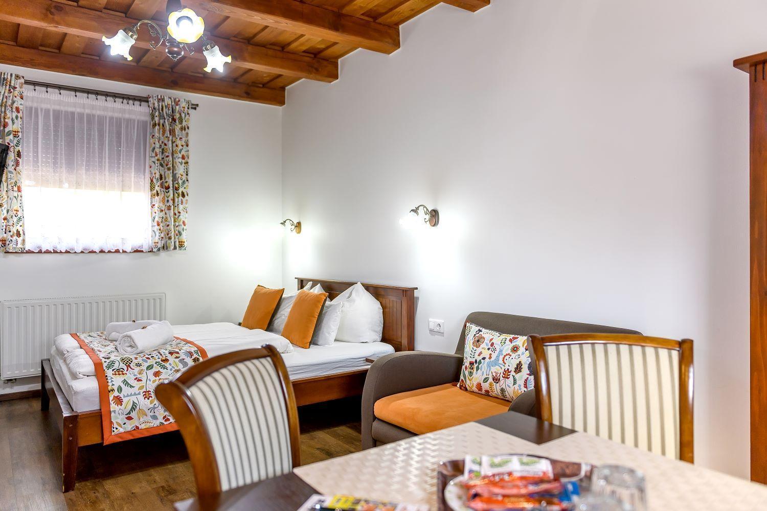 Cherry Apartmanhaz Sarvar Luaran gambar