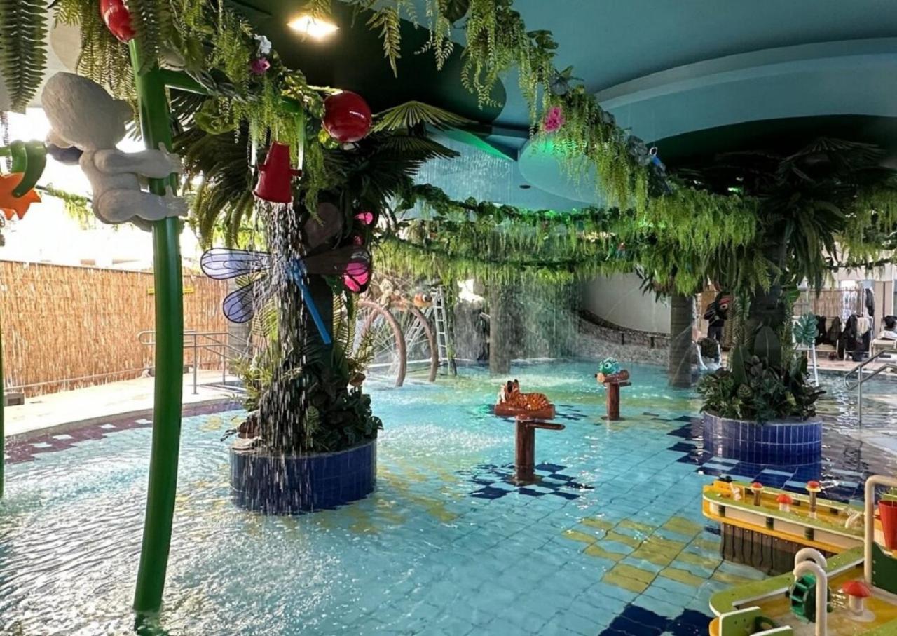 Cherry Apartmanhaz Sarvar Luaran gambar